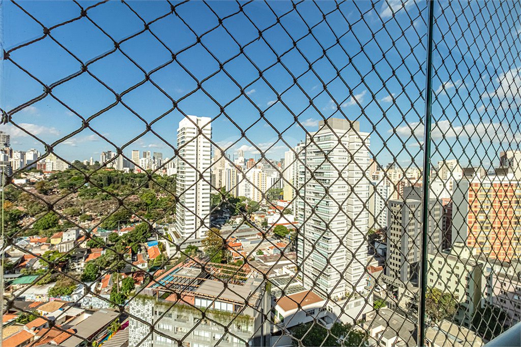 Apartamento à venda com 3 quartos, sendo 1 suíte, em Pinheiros, São Paulo, SP