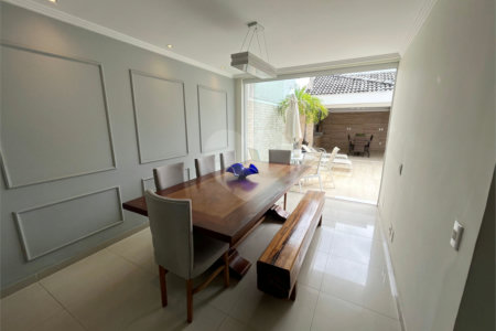 Casa à venda com 3 quartos, sendo 1 suíte, no condomínio Golden Village, Rio de Janeiro - RJ