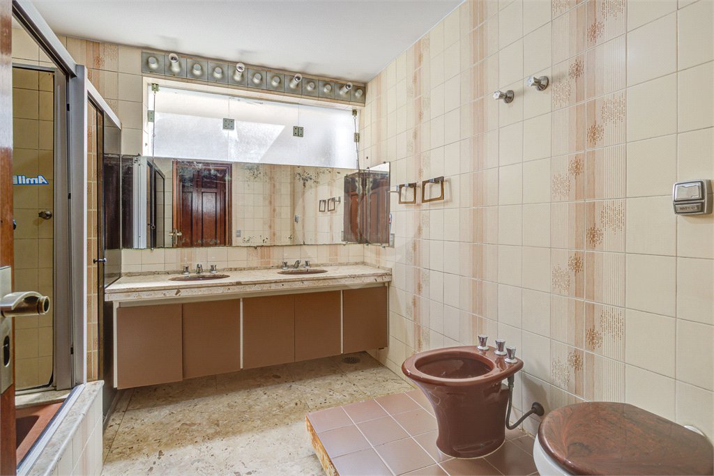 Casa à venda com 5 quartos, sendo 3 suítes, em Alto da Boa Vista, São Paulo, SP