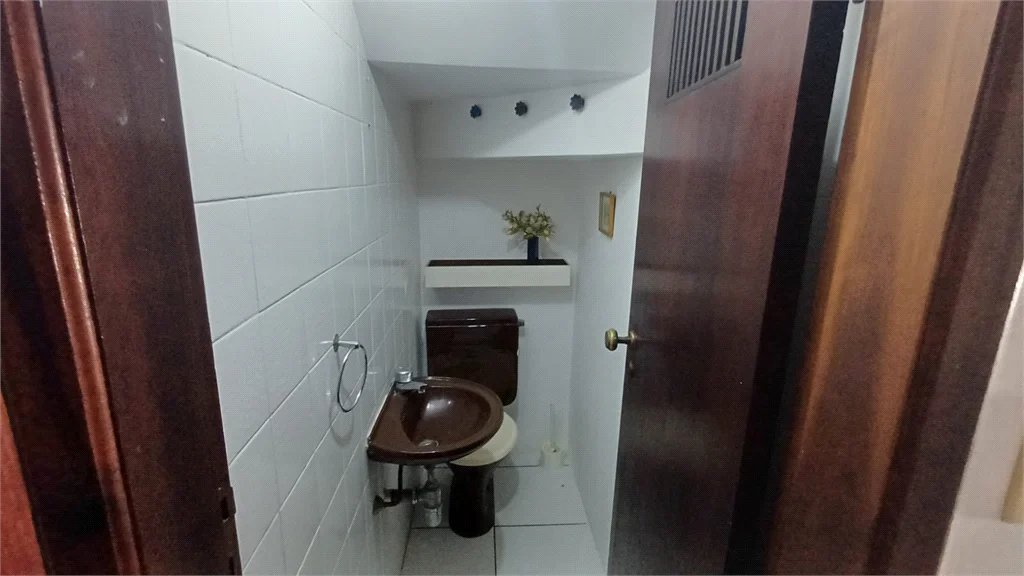 Sobrado à venda com 5 quartos, sendo 2 suítes, em Parque Continental, São Paulo, SP