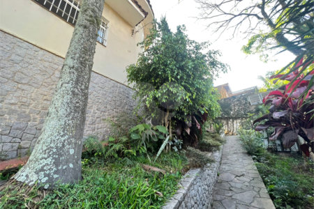 Casa à venda com 4 quartos, sendo 1 suíte,  em Jardim Colombo, São Paulo, SP