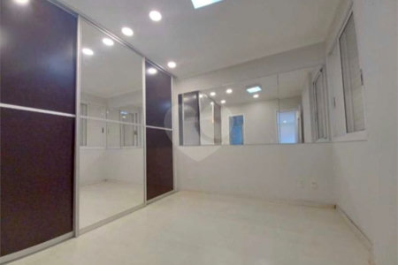 Apartamento no Edifício Torres di Itália.