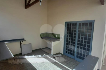 Casa térrea para venda, com 3 dormitórios, sendo 1 suíte.