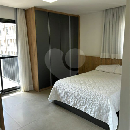 Apartamento mobiliado para locação em Moema.