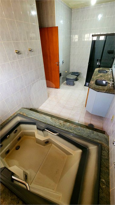 Sobrado à venda com 4 quartos, sendo 2 suítes, em Jardim Primavera, Araraquara, SP