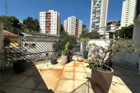 Sobrado à venda com 4 quartos, sendo 2 suítes,  em Vila Ipojuca, São Paulo, SP