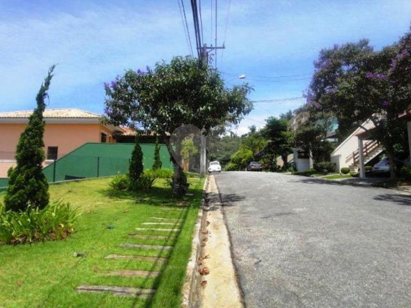 Casa à venda com 4 quartos, sendo 3 suítes, no condomínio Residencial Jardim Itatinga, São Paulo - SP