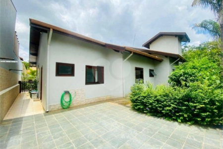 Casa à venda com 3 quartos, sendo 1 suíte, no condomínio Recanto dos Paturis, Vinhedo - SP