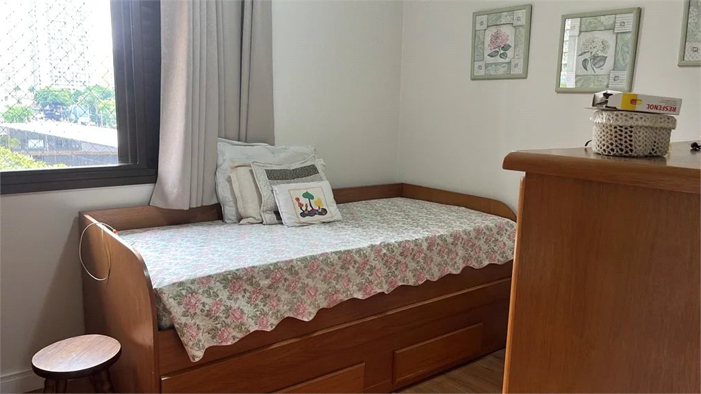 Apartamento à venda com 3 quartos, sendo 1 suíte, em Jardim das Acácias, São Paulo, SP
