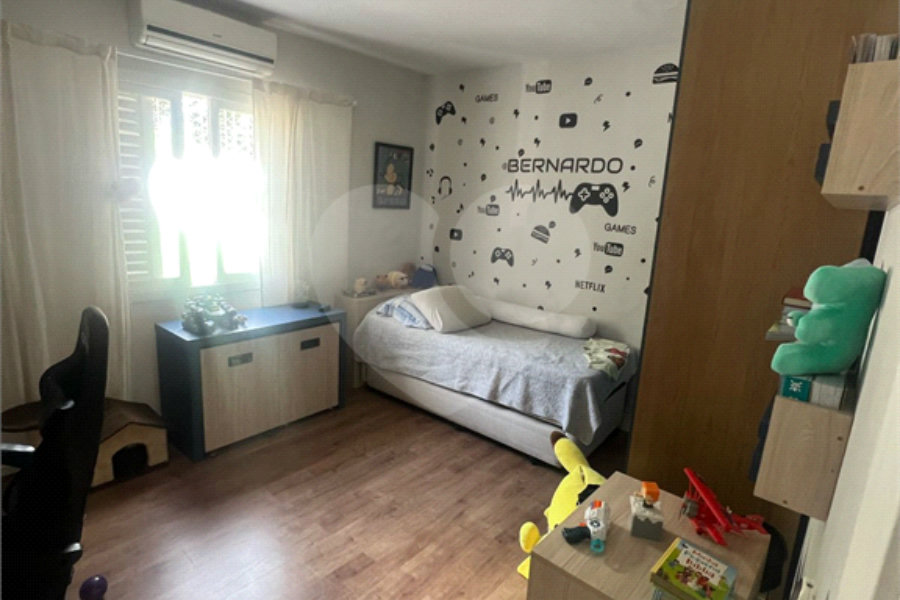 Sobrado à venda com 3 quartos, sendo 1 suíte,  em Vila Irmãos Arnoni, São Paulo, SP
