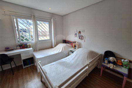 Casa à venda com 3 quartos, sendo 1 suíte, em Chora Menino, São Paulo, SP