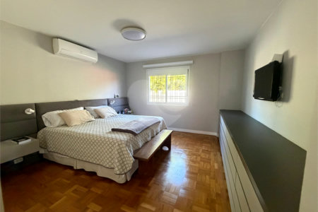 Sobrado à venda com 4 quartos, sendo 3 suítes, em Jardim Prudência, São Paulo, SP