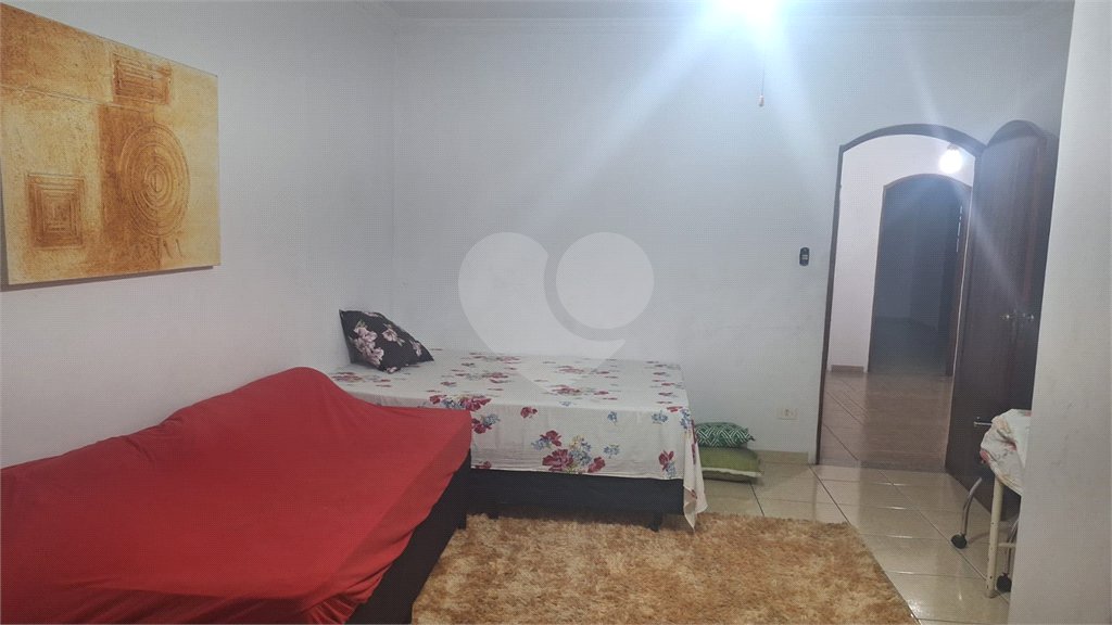 Sobrado à venda ou para alugar com 4 suítes em Sitio Paredão, Ferraz de Vasconcelos, SP
