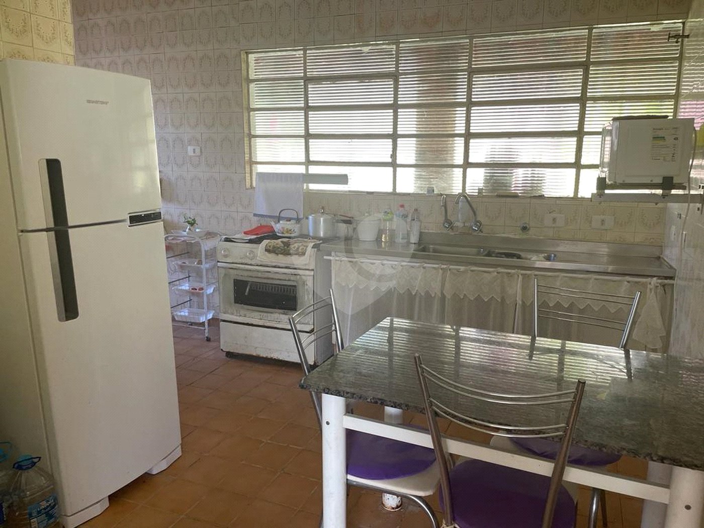 Casa à venda com 3 quartos, sendo 1 suíte, no condomínio Estância Marambaia, Vinhedo - SP