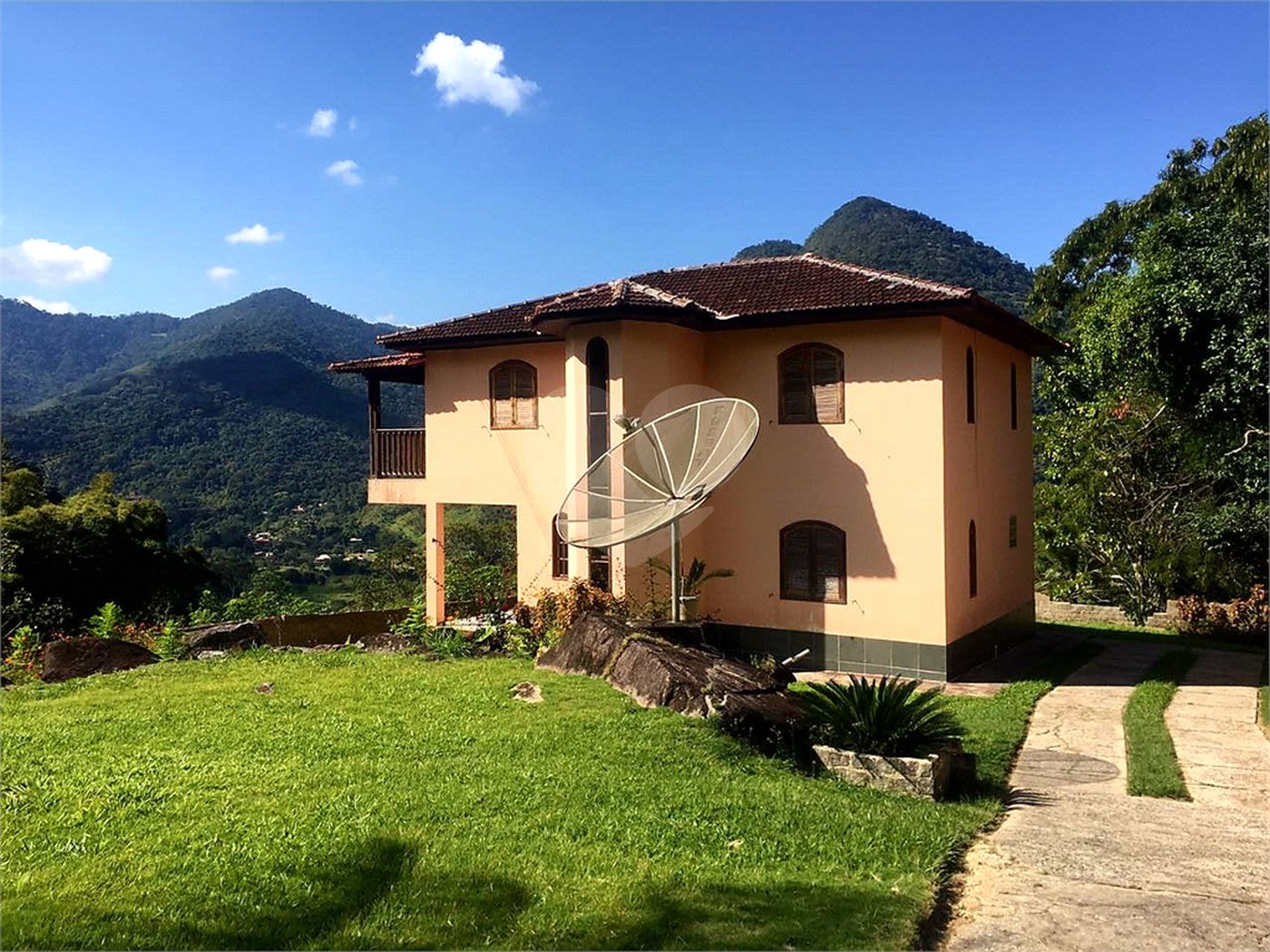 Fazenda à venda com 7 quartos, sendo 3 suítes, em Professor Souza, Casimiro de Abreu, RJ