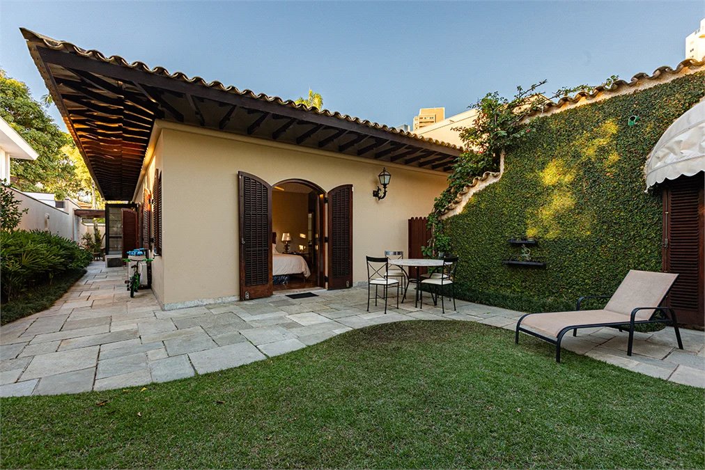 Casa Térrea à venda com 3 quartos, sendo 1 suíte, em Alto de Pinheiros, São Paulo, SP