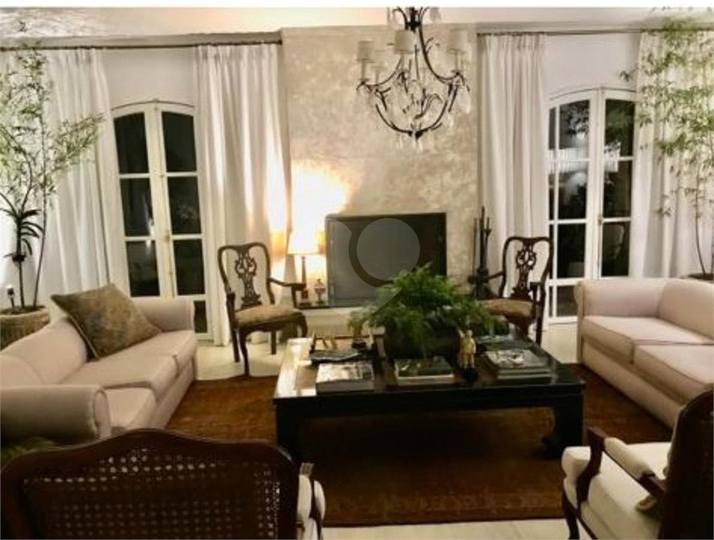 Casa Térrea à venda ou para alugar com 4 quartos, sendo 2 suítes,  em Jardim Guedala, São Paulo, SP