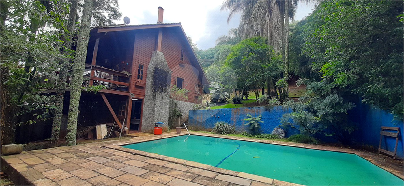 Casa à venda com 4 quartos, sendo 2 suítes, no condomínio Associação Reserva das Hortênsias, Mairiporã - SP