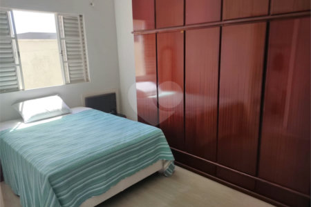 Casa à venda com 4 quartos, sendo 2 suítes, no condomínio Residencial Jardim das Palmeiras, Vinhedo - SP