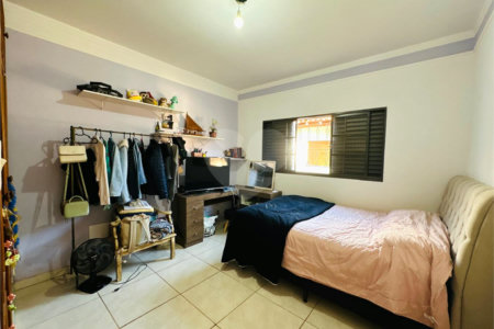 Casa á venda, com 03 Dormitórios, em São Carlos.