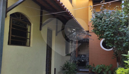 Casa à venda com 4 quartos, sendo 1 suíte,  no condomínio Travessa Jacob,38, São Paulo - SP