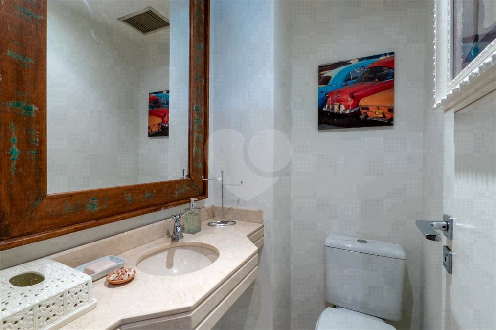 Apartamento à venda com 3 quartos, sendo 1 suíte, em Jardim Morumbi, São Paulo, SP