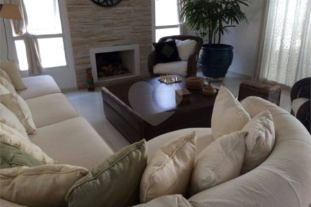 Casa à venda com 3 suítes no condomínio Residencial Jardim Paulista I, Vinhedo - SP