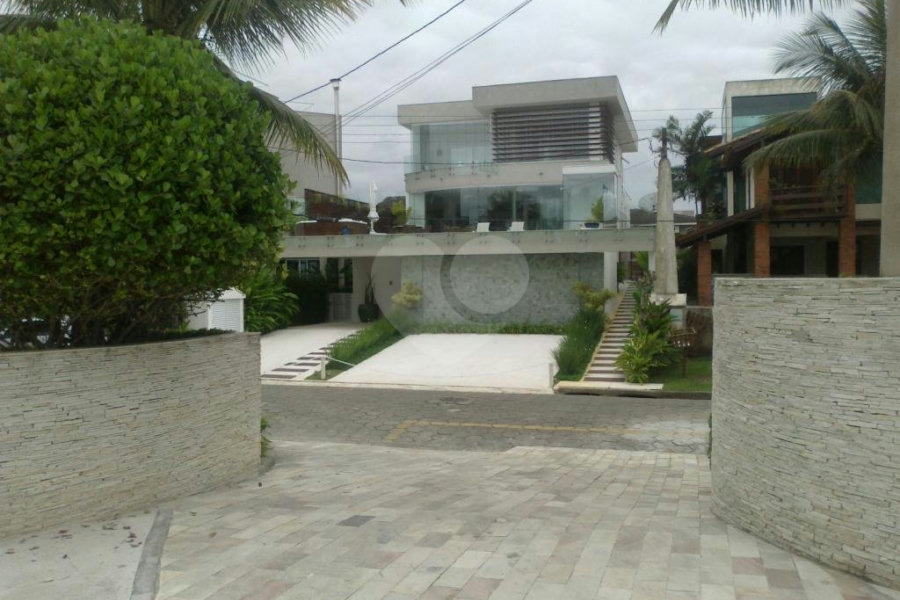Sobrado à venda com 5 suítes em Enseada, Bertioga, SP