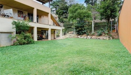 Sobrado à venda com 3 quartos, sendo 1 suíte,  em Chácara Monte Alegre, São Paulo, SP