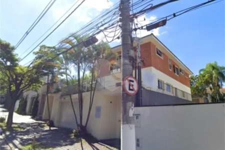 Sobrado à venda com 4 quartos, sendo 2 suítes,  em Vila Andrade, São Paulo, SP