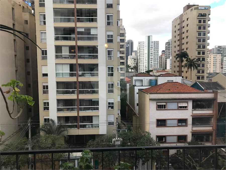 Apartamento para alugar com 3 quartos, sendo 1 suíte,  em Pinheiros, São Paulo, SP