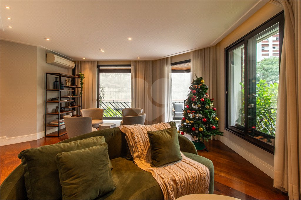 Apartamento à venda com 4 quartos, sendo 2 suítes,  em Vila Mariana, São Paulo, SP