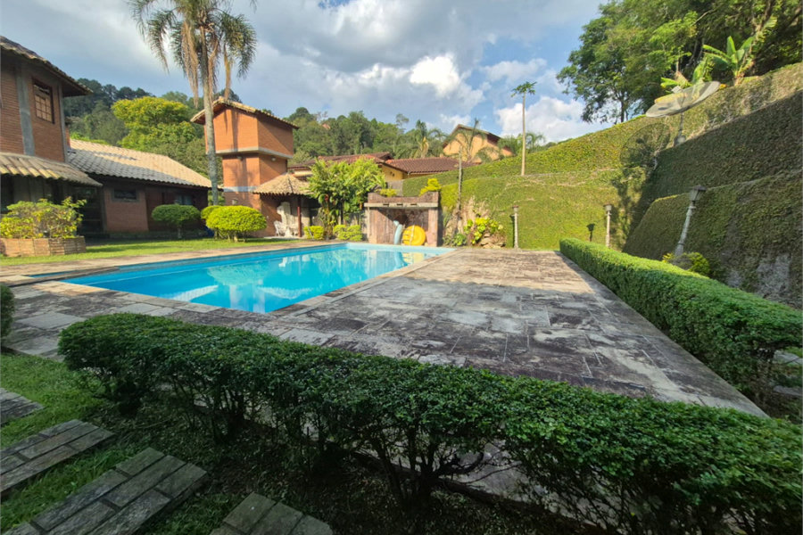 Casa à venda com 3 quartos, sendo 1 suíte, no condomínio Alpes da Cantareira, Mairiporã - SP