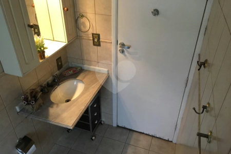 Casa Térrea à venda com 4 quartos, sendo 1 suíte, em Vila Monumento, São Paulo, SP