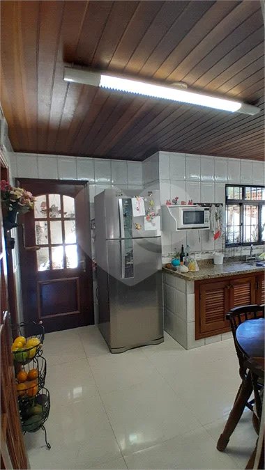 Sobrado à venda com 3 quartos, sendo 1 suíte, em Vila Isabela, Campos do Jordão, SP
