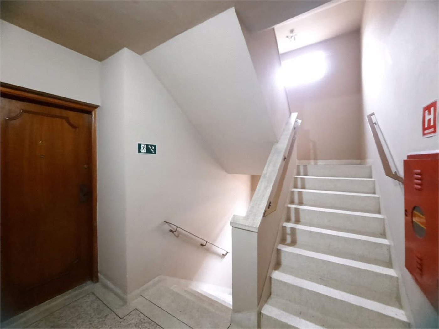 Apartamento com 2 dormitórios à venda na Enseada – 500 metros da praia