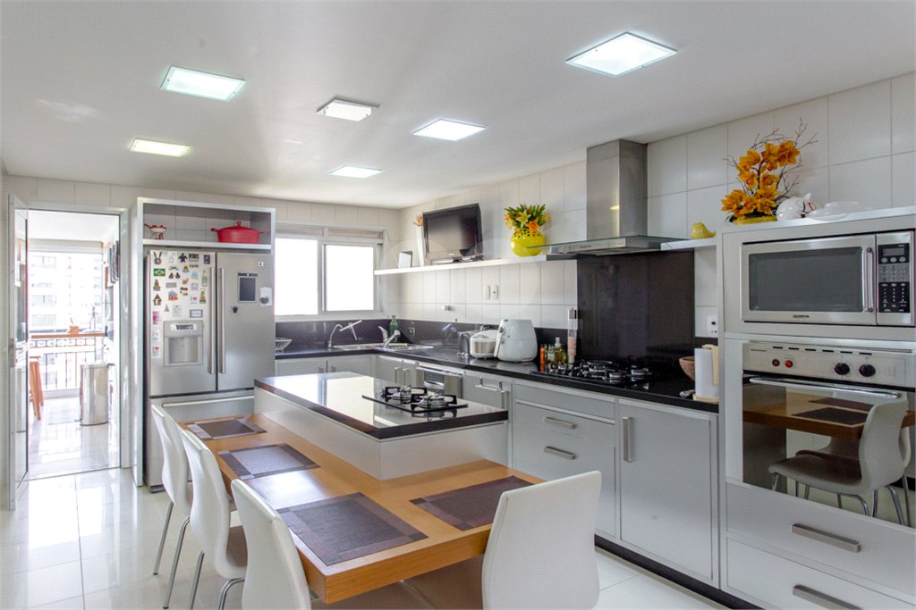 Apartamento à venda com 4 suítes em Vila Suzana, São Paulo, SP