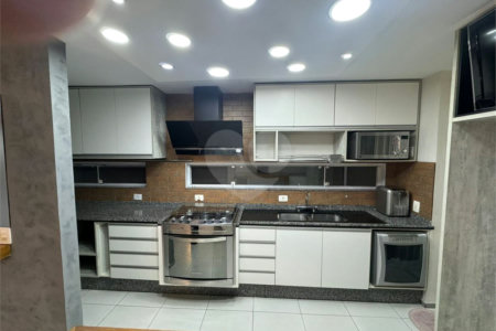 Casa à venda com 3 suítes no condomínio Brisa 1, Mogi das Cruzes - SP