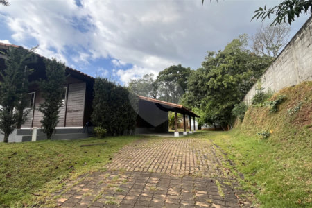 Casa Térrea para alugar com 3 quartos, sendo 1 suíte, em Jardim Estância Brasil, Atibaia, SP