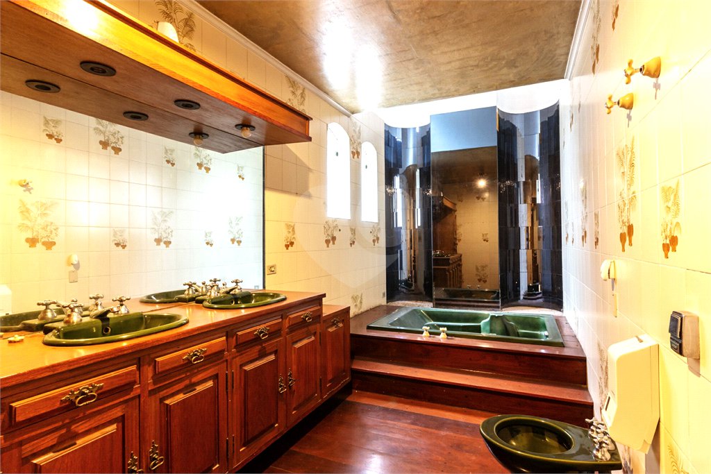 Casa à venda com 4 quartos, sendo 1 suíte, em Jardim das Bandeiras, São Paulo, SP
