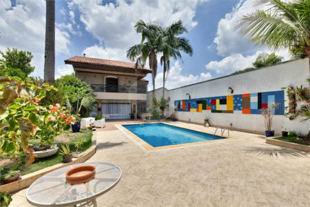 Casa à venda com 5 quartos, sendo 4 suítes, em Alto da Boa Vista, São Paulo, SP