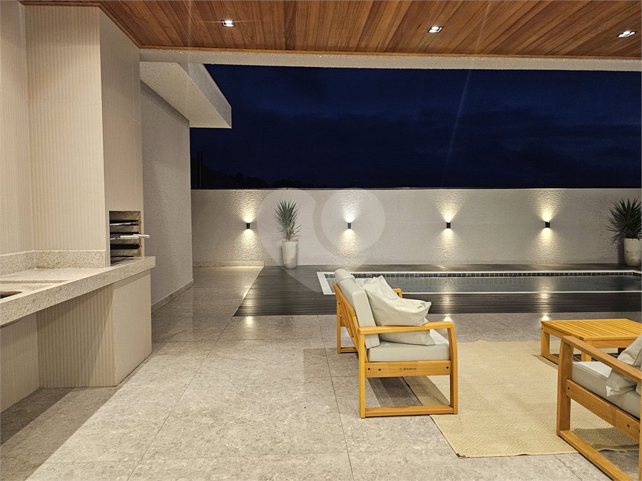 Casa à venda com 4 suítes no condomínio Villas do Jaguari, Santana de Parnaíba - SP