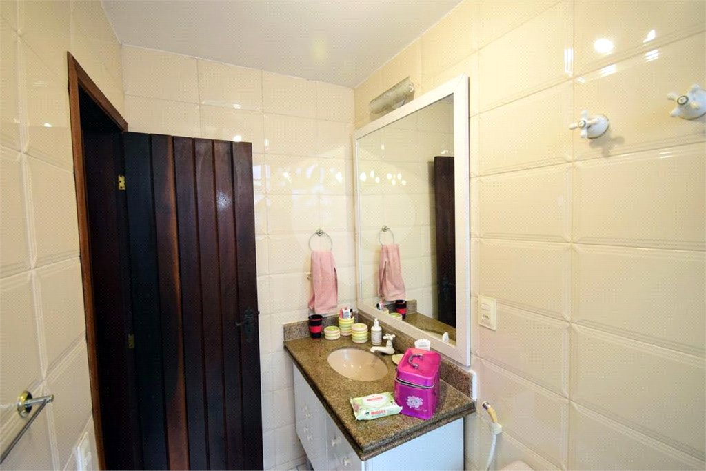 Casa à venda com 5 quartos, sendo 1 suíte, no condomínio Vivendas, Rio de Janeiro - RJ
