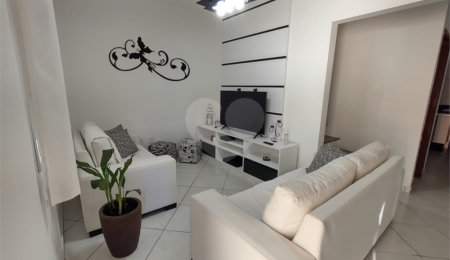 Casa à venda com 2 quartos no condomínio Karolyne, Votorantim - SP