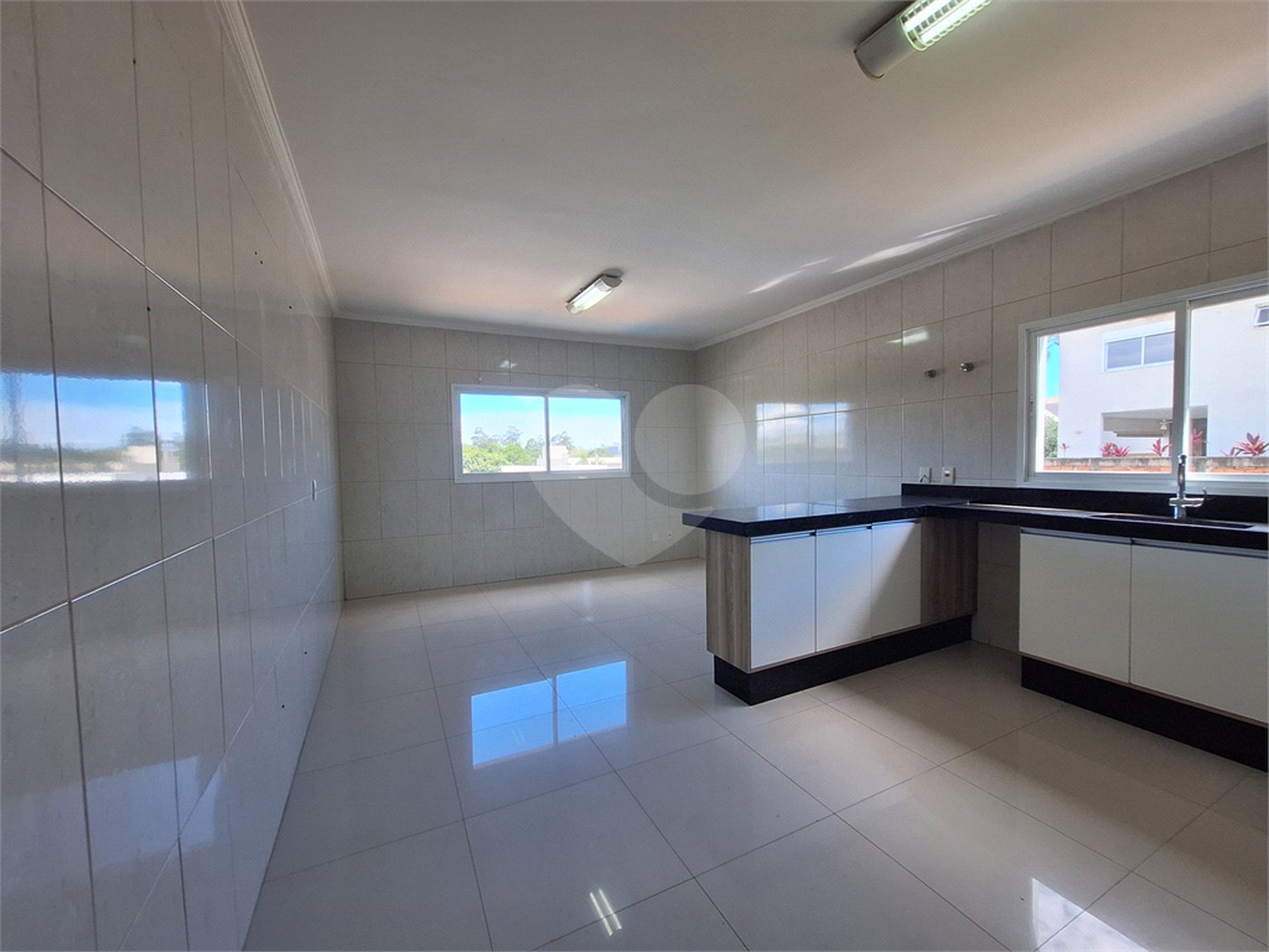 Casa à venda com 4 suítes no condomínio Terras de São Francisco, Vinhedo - SP