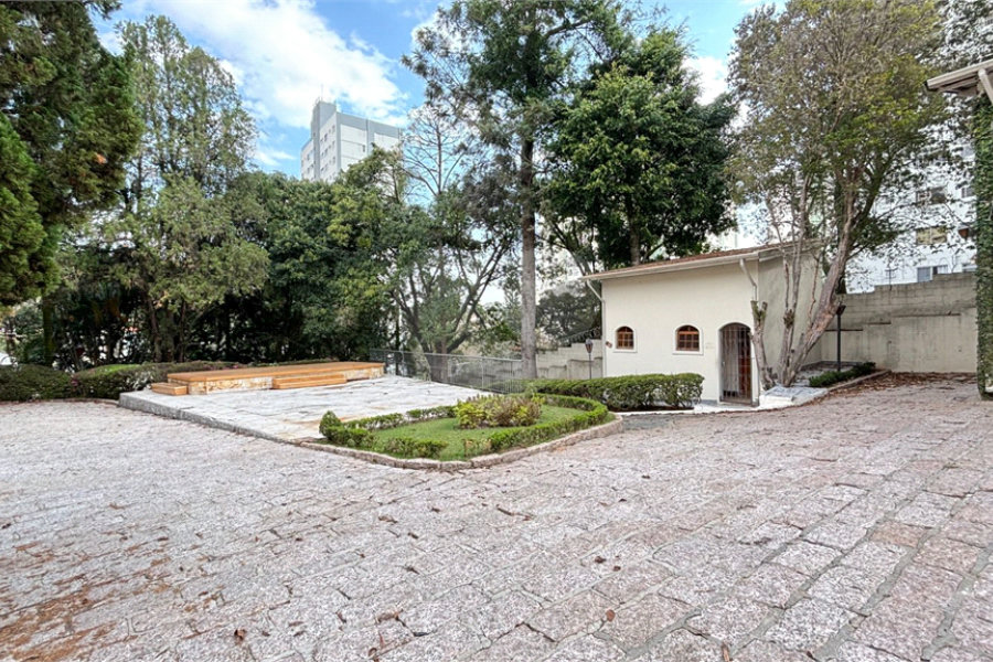 Sobrado à venda ou para alugar com 15 quartos em Tremembé, São Paulo, SP