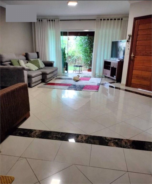 Sobrado à venda com 4 quartos, sendo 2 suítes, em Vila Petrópolis, Atibaia, SP
