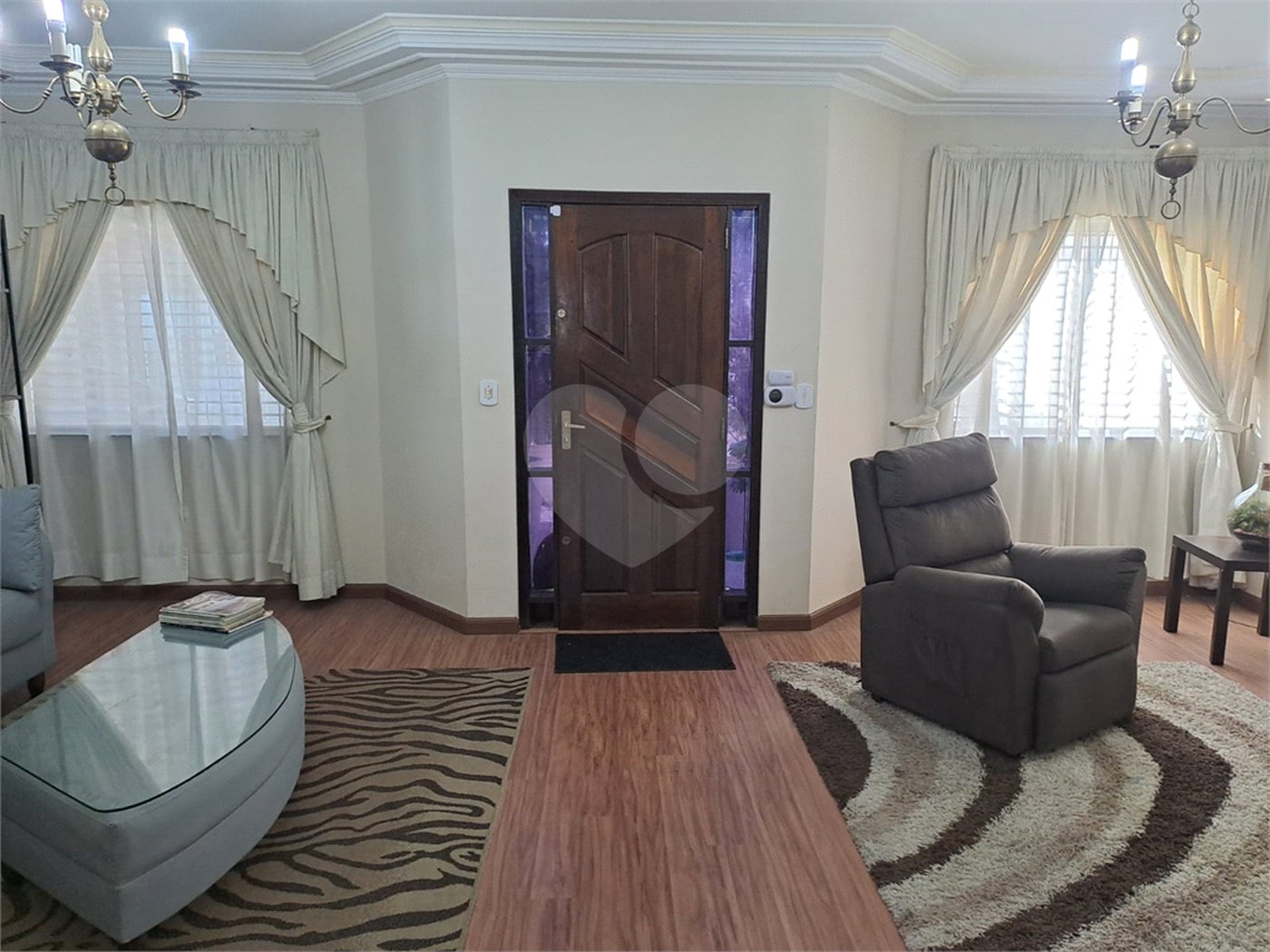 Sobrado à venda com 3 quartos, sendo 1 suíte,  em Vila Oliveira, Mogi das Cruzes, SP