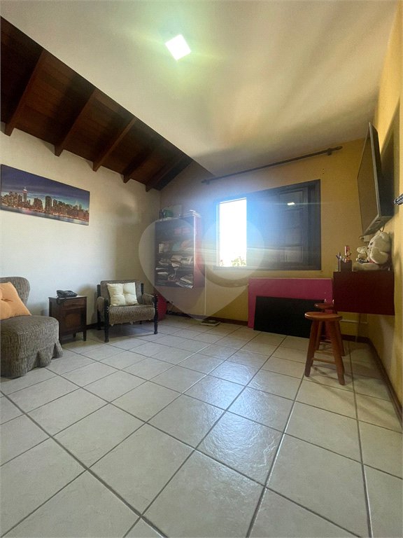 Casa à venda com 3 quartos, sendo 2 suítes,  em Vila Oliveira, Mogi das Cruzes, SP