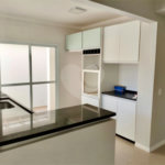 Casa à venda com 3 quartos, sendo 1 suíte, no condomínio Residencial Rio Preto Village, Atibaia - SP